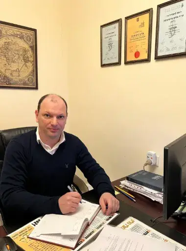 Алим Березняков — адвокат и нотариус